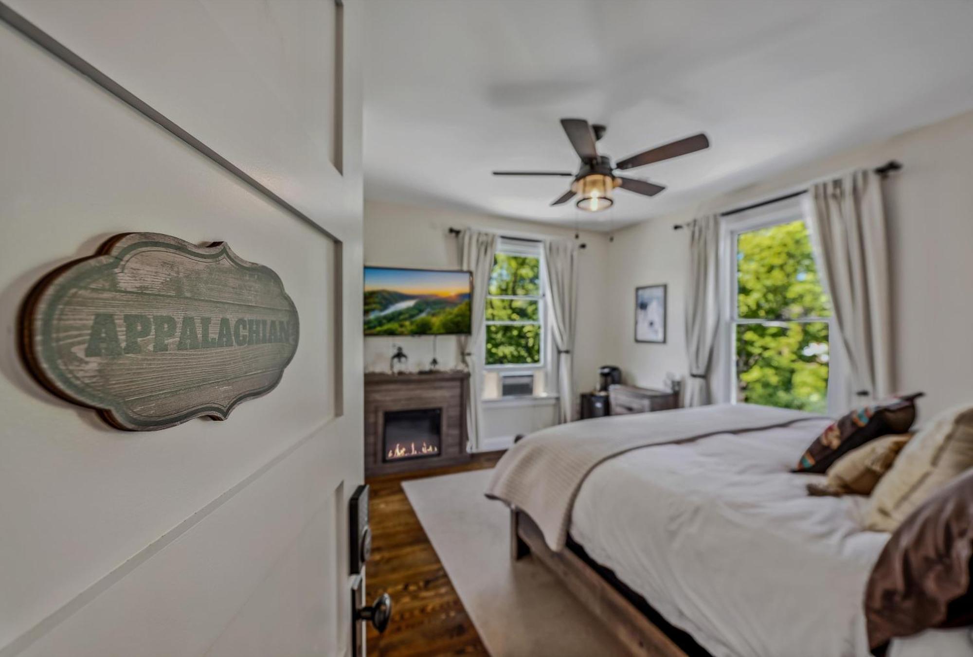 The Grand Castalian Inn Bed And Breakfast Berkeley Springs Exterior photo
