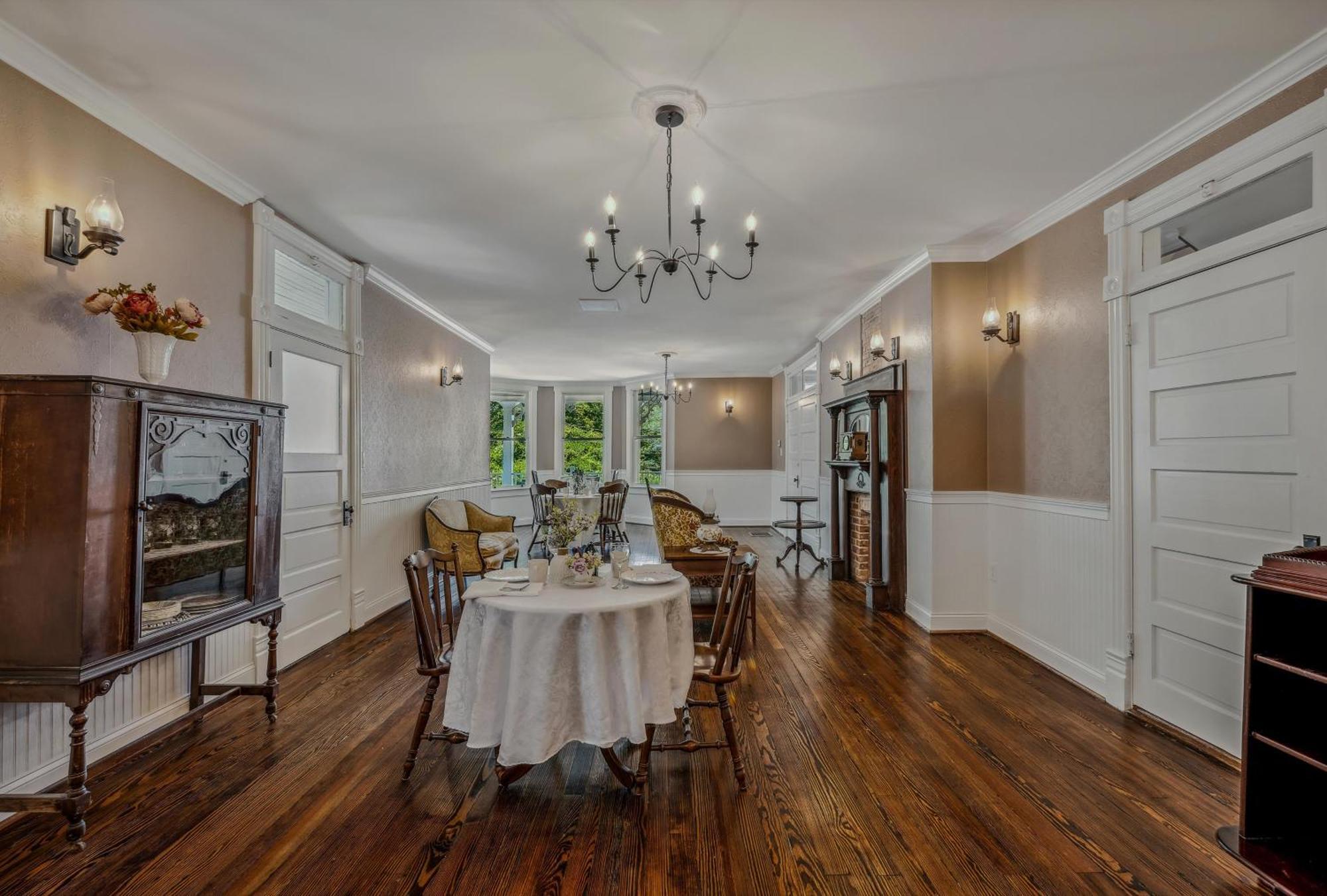 The Grand Castalian Inn Bed And Breakfast Berkeley Springs Exterior photo