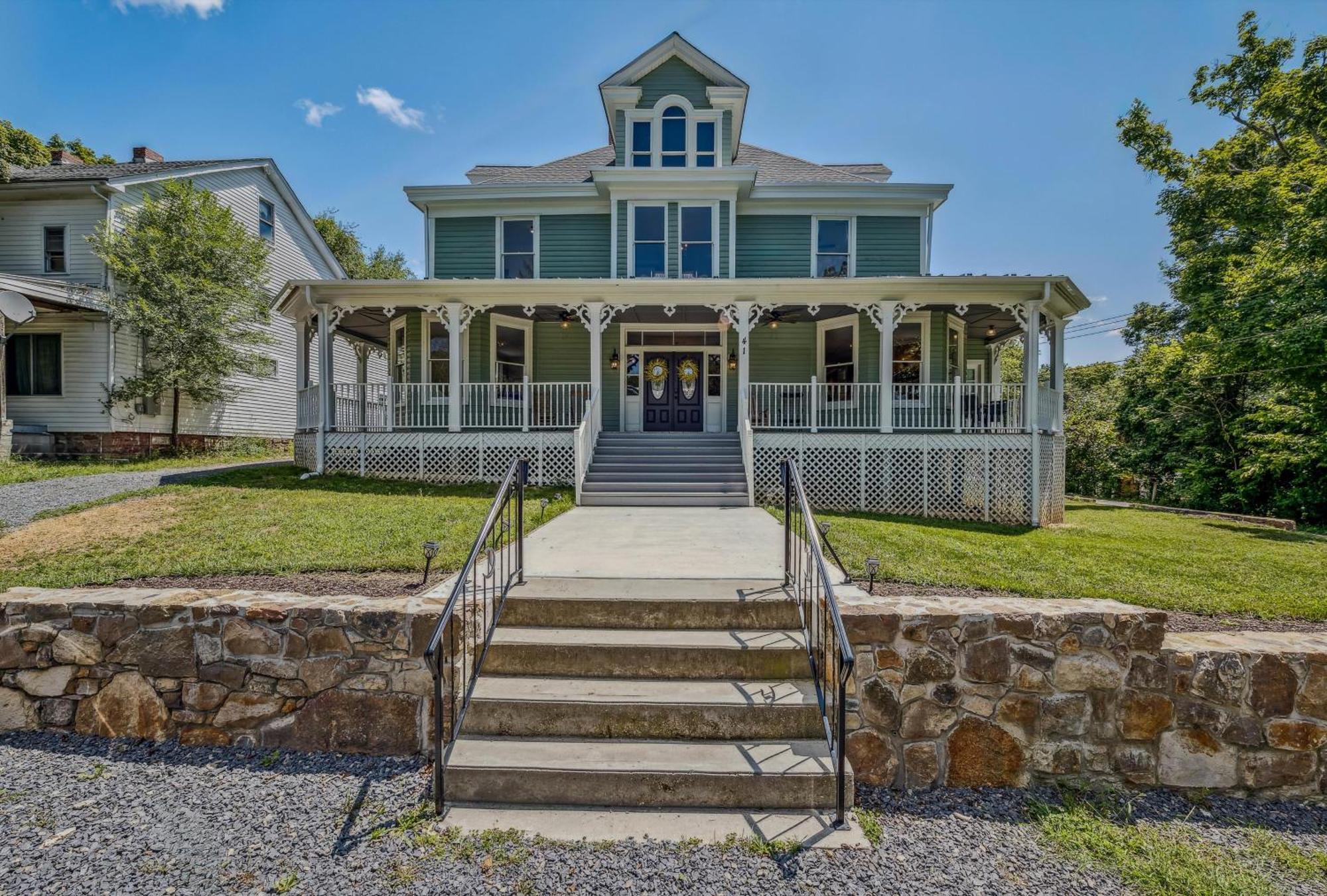 The Grand Castalian Inn Bed And Breakfast Berkeley Springs Exterior photo